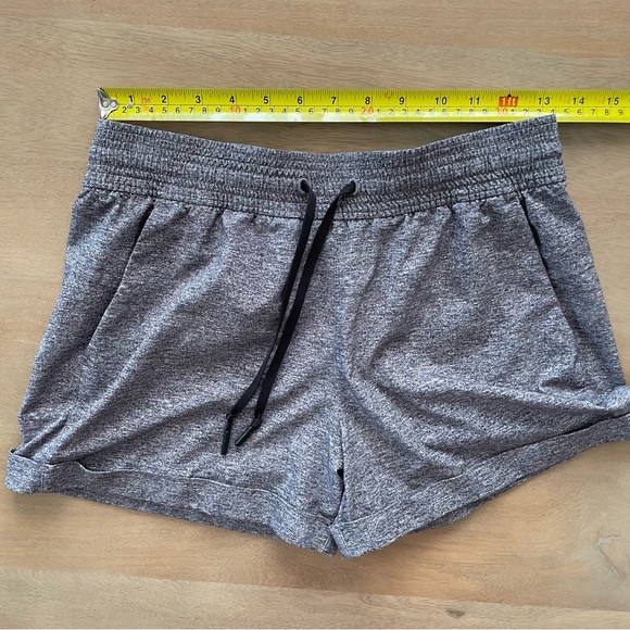 Women’s Lululemon Spring Break Away Short Heather Lux Multi Black - Picture 8 of 11
